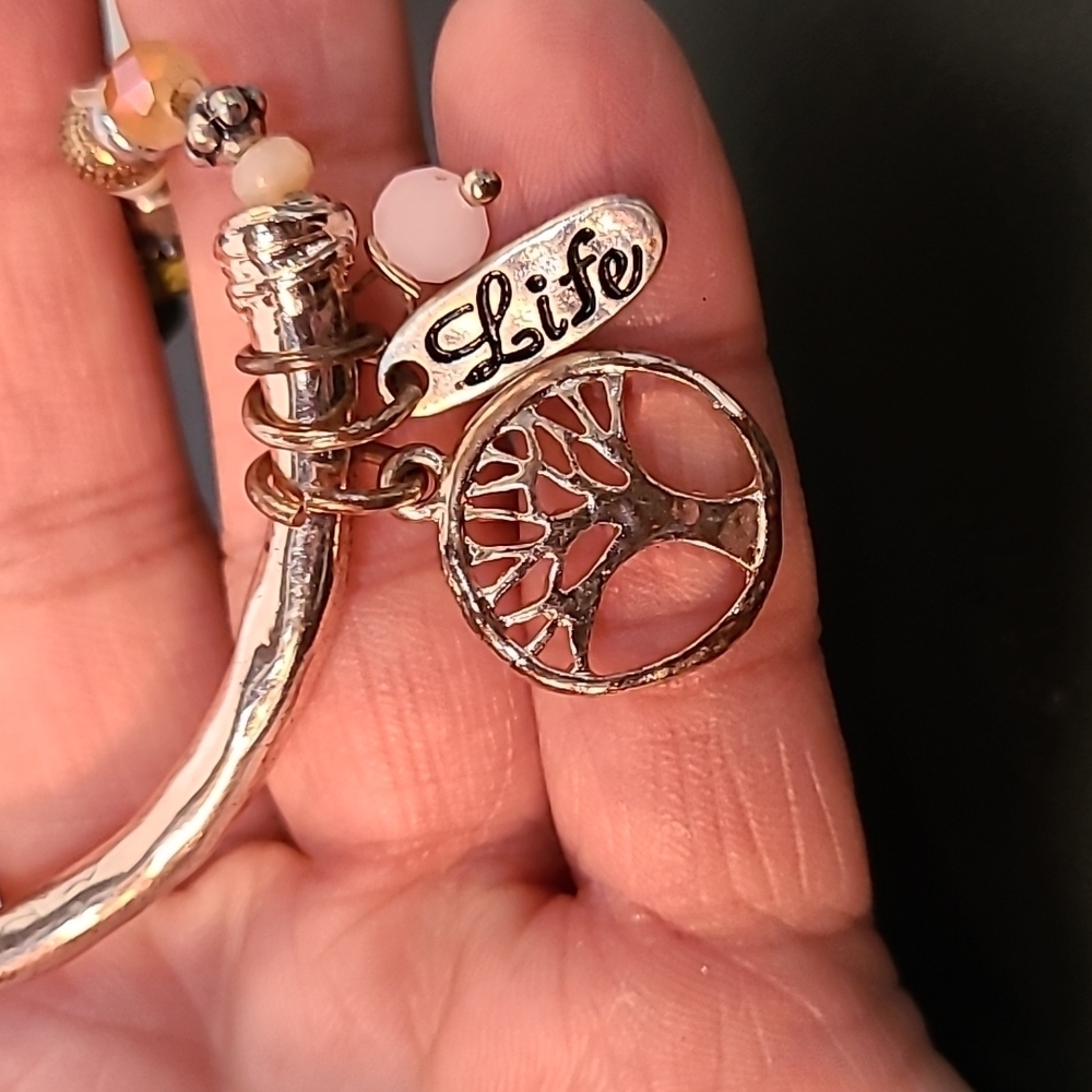 2 bracelets - Picture 6 of 6